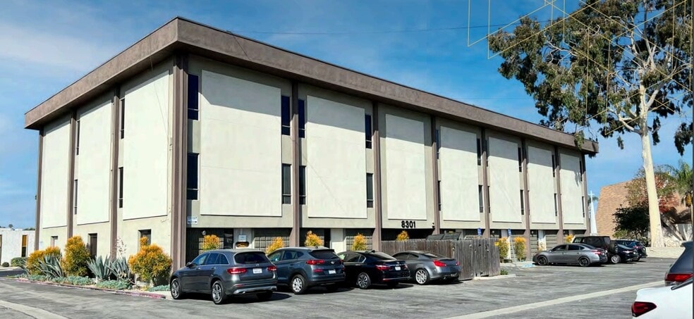 8301 Florence Ave, Downey, CA for lease - Primary Photo - Image 1 of 24