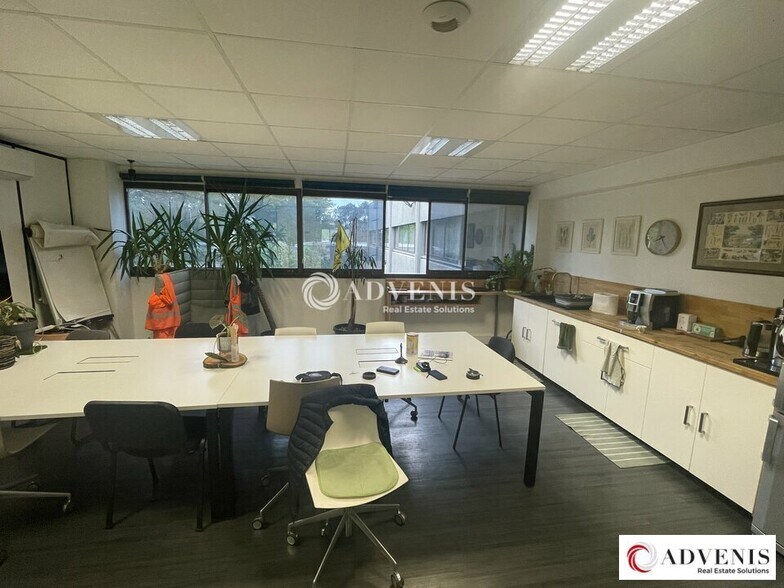 Flex in Mérignac for lease - Interior Photo - Image 3 of 12