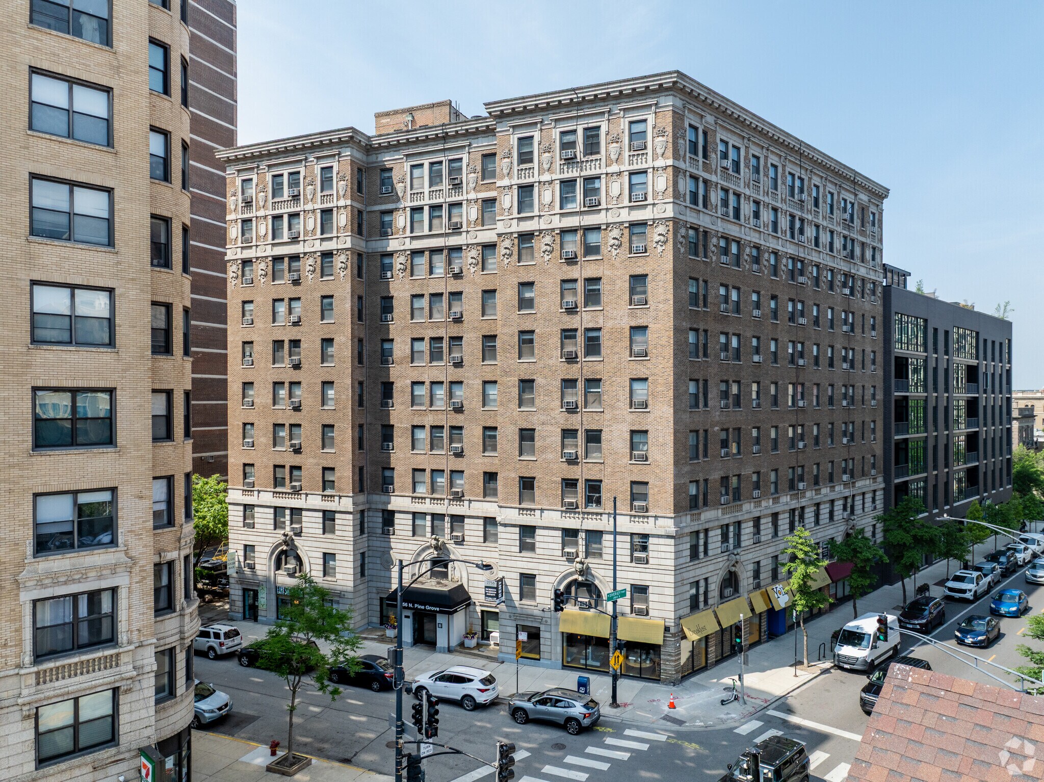 2756 N Pine Grove Ave, Chicago, IL for lease Primary Photo- Image 1 of 21