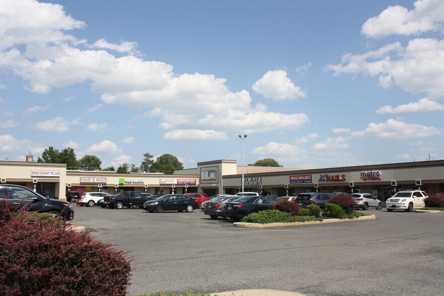 1500 Garrett Rd, Upper Darby Township, PA à louer - Photo du bâtiment - Image 3 de 17