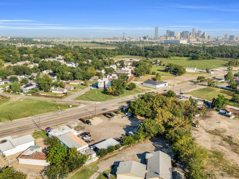3030 Cedar Crest Blvd, Dallas, TX for sale - Building Photo - Image 1 of 7