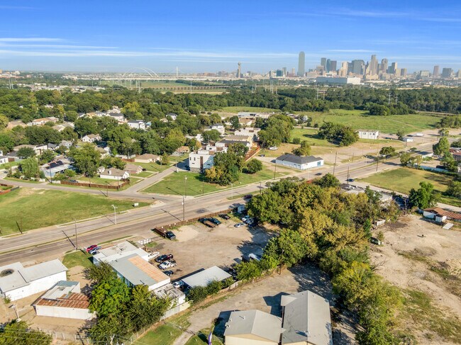 More details for 3030 Cedar Crest Blvd, Dallas, TX - Flex for Sale