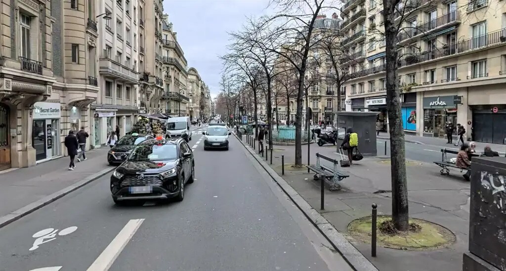 Retail in Paris for lease Building Photo- Image 1 of 3