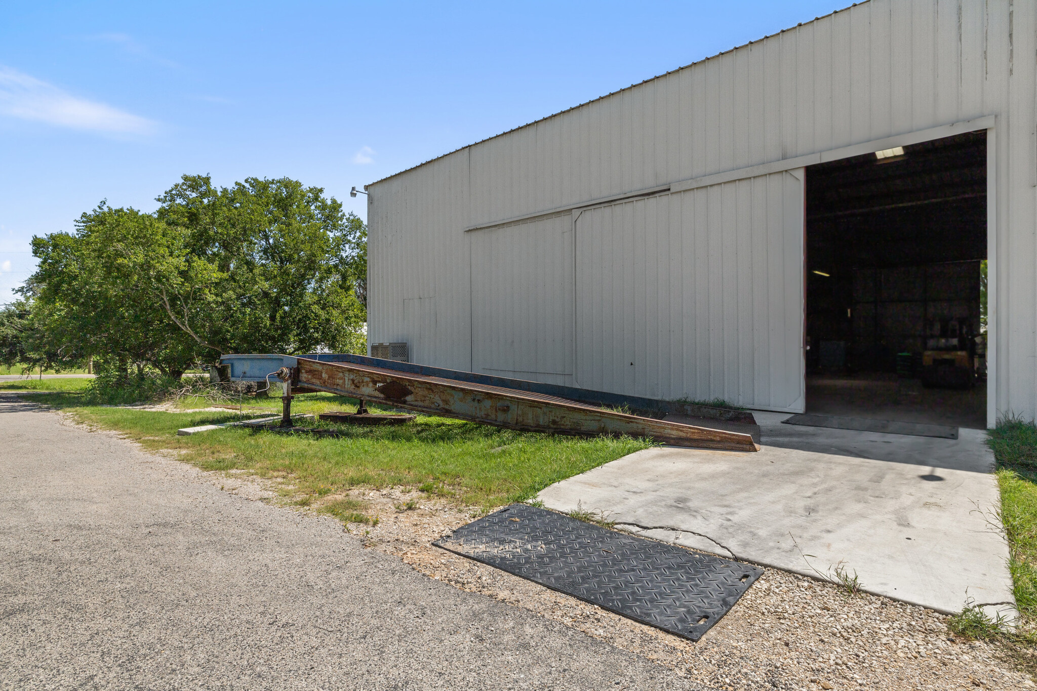 116 Hoxie St, Coupland, TX for lease Building Photo- Image 1 of 8