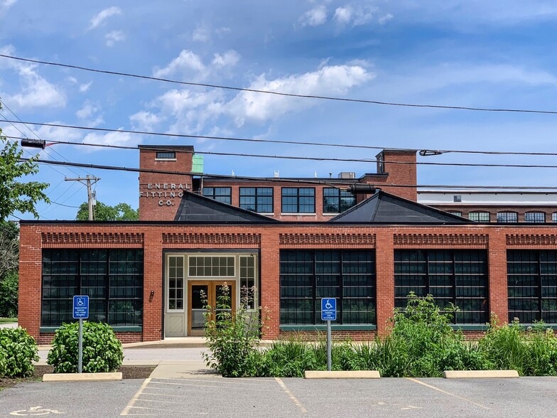 42 Ladd St, East Greenwich, RI for lease - Building Photo - Image 2 of 9