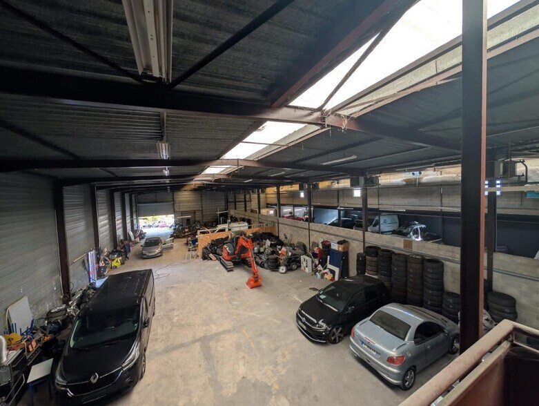 Flex dans Porcheville à louer - Photo du bâtiment - Image 2 de 10