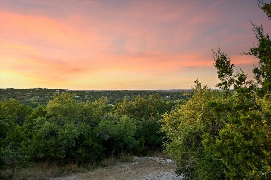 167 N Tumbleweed Trl, Austin, TX for sale - Building Photo - Image 2 of 30