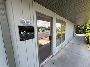 926 W Oakland Ave, Johnson City, TN for lease Interior Photo- Image 2 of 10