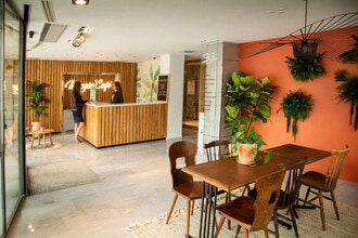 93 Avenue Charles De Gaulle, Neuilly-sur-Seine à louer Hall d’entrée- Image 2 de 6