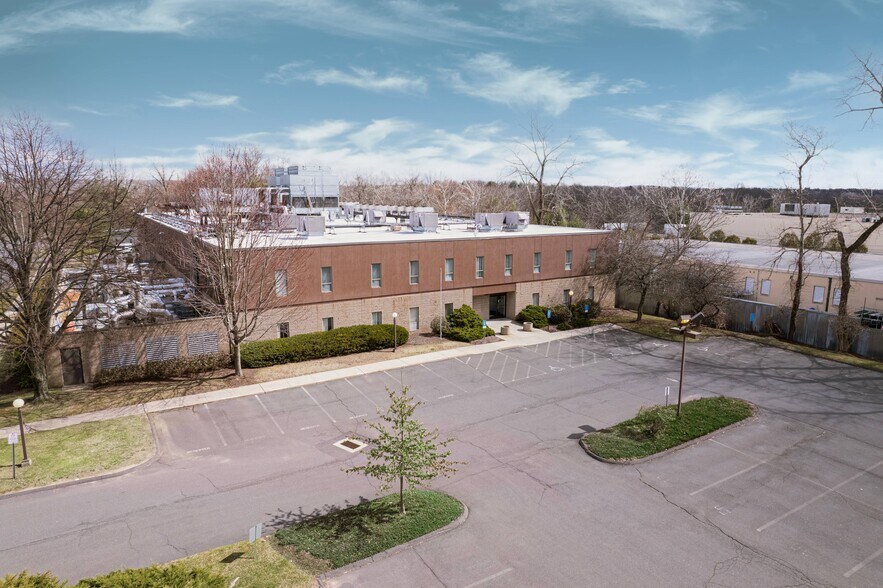 25 Holly Dr, Newington, CT à louer - Photo du bâtiment - Image 3 de 5