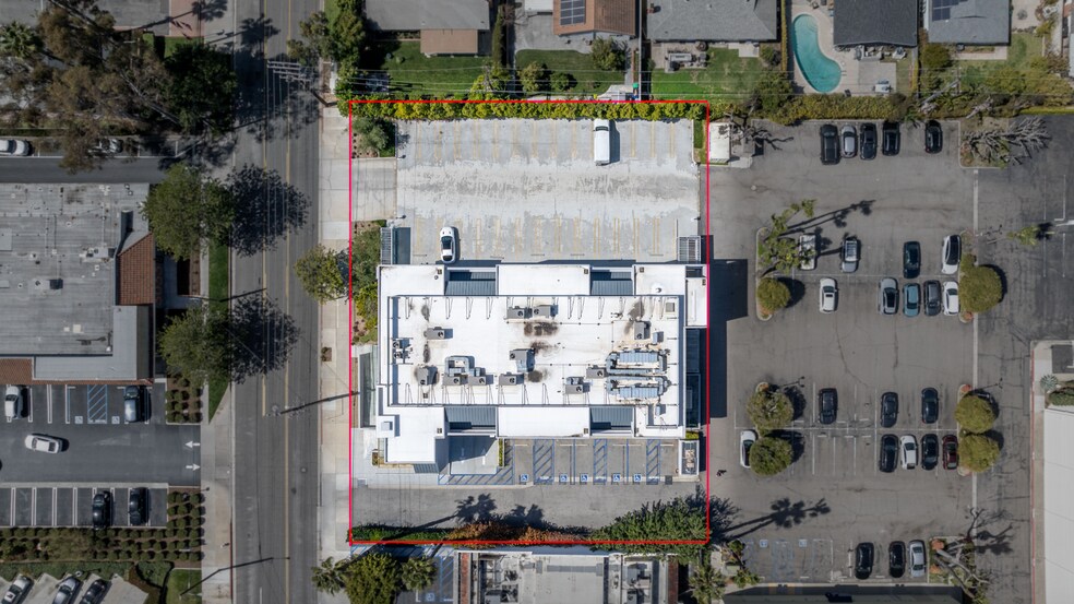 720 Paularino Ave, Costa Mesa, CA à vendre - Photo du bâtiment - Image 2 de 9