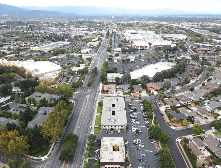 841 Blossom Hill Rd, San Jose, CA à louer - Photo du bâtiment - Image 3 de 13
