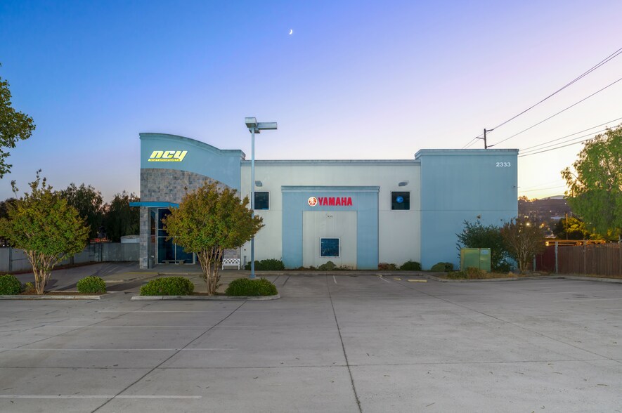 2333 Montiel Rd, San Marcos, CA à vendre - Photo du bâtiment - Image 2 de 3