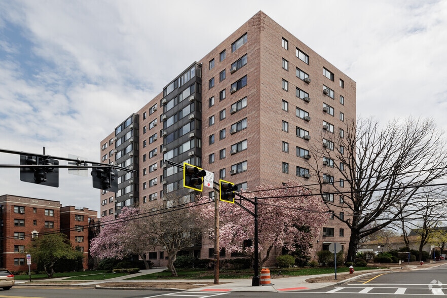 90 Prospect Ave, Hackensack, NJ for lease - Building Photo - Image 2 of 4