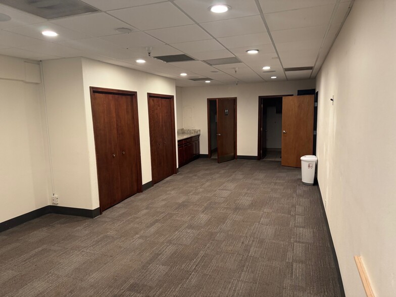 1817 Maryal Dr, Sacramento, CA for sale - Building Photo - Image 2 of 8