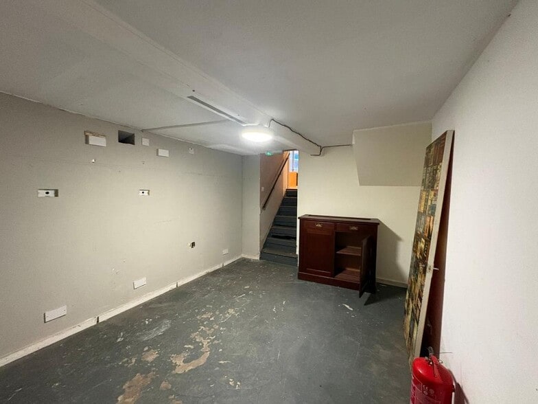 310 High St, Kirkcaldy à louer - Photo du bâtiment - Image 2 de 14