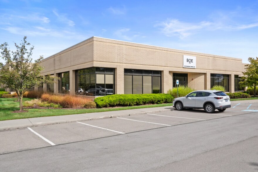 39625 Lewis Dr, Novi, MI à louer - Photo du bâtiment - Image 2 de 14