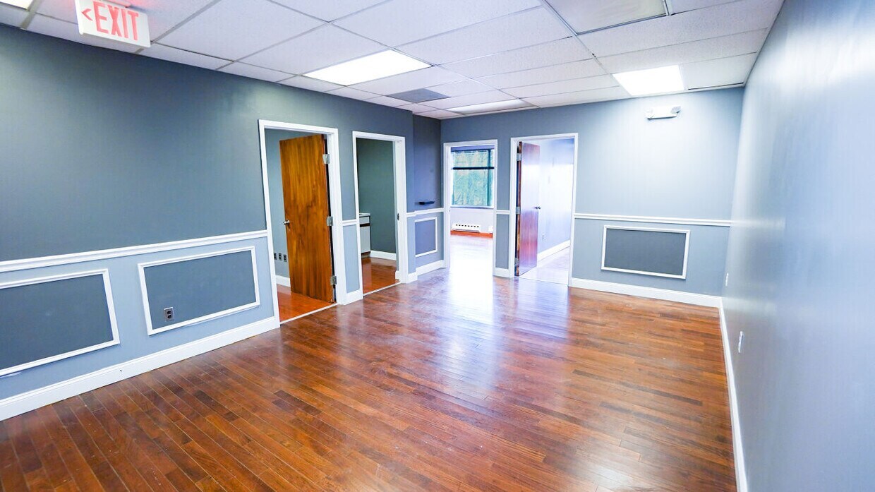 2 Lincoln Hwy, Edison, NJ 08820 - Unité 402 - - Photo intérieure - Image 1 of 7