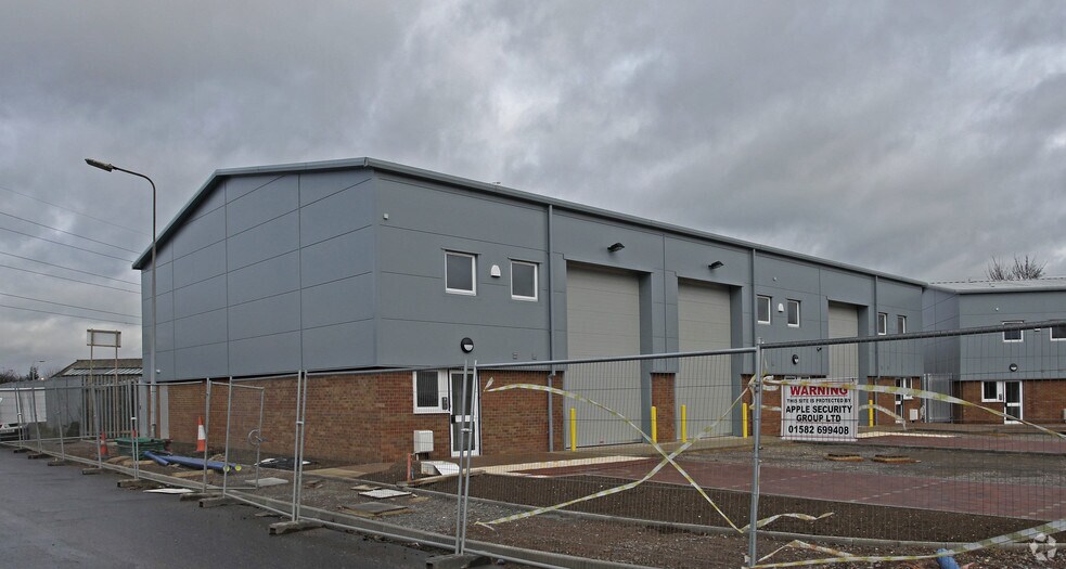 Eastern Ave, Dunstable for lease - Primary Photo - Image 1 of 22