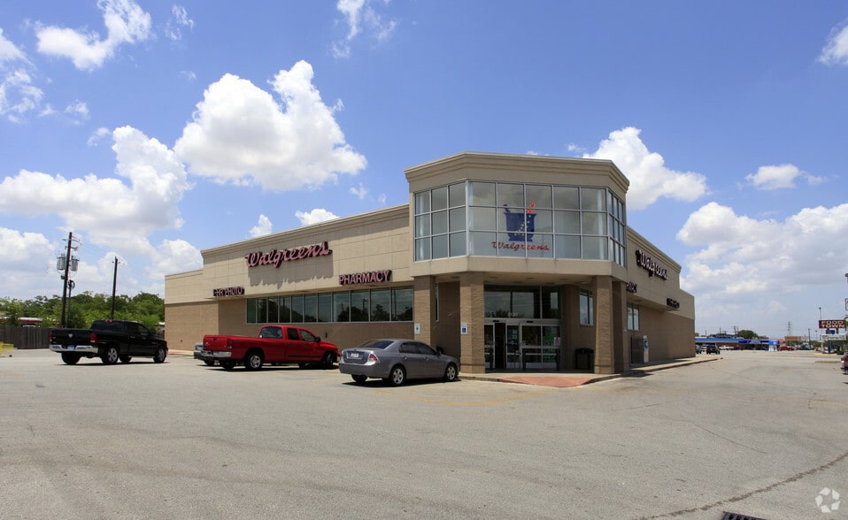 2010 Richey St, Pasadena, TX for lease - Primary Photo - Image 3 of 6