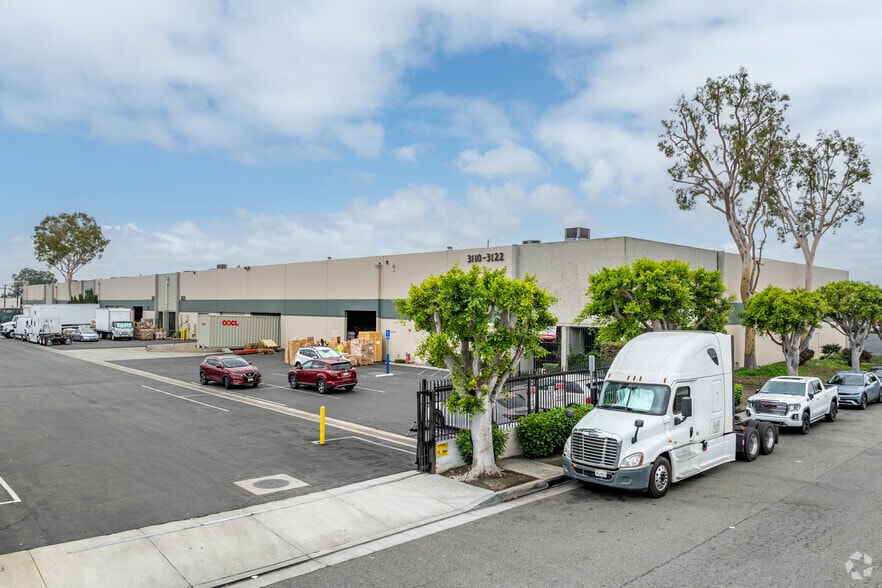 3110-3122 E Via Mondo Rd, Compton, CA for lease - Building Photo - Image 3 of 8