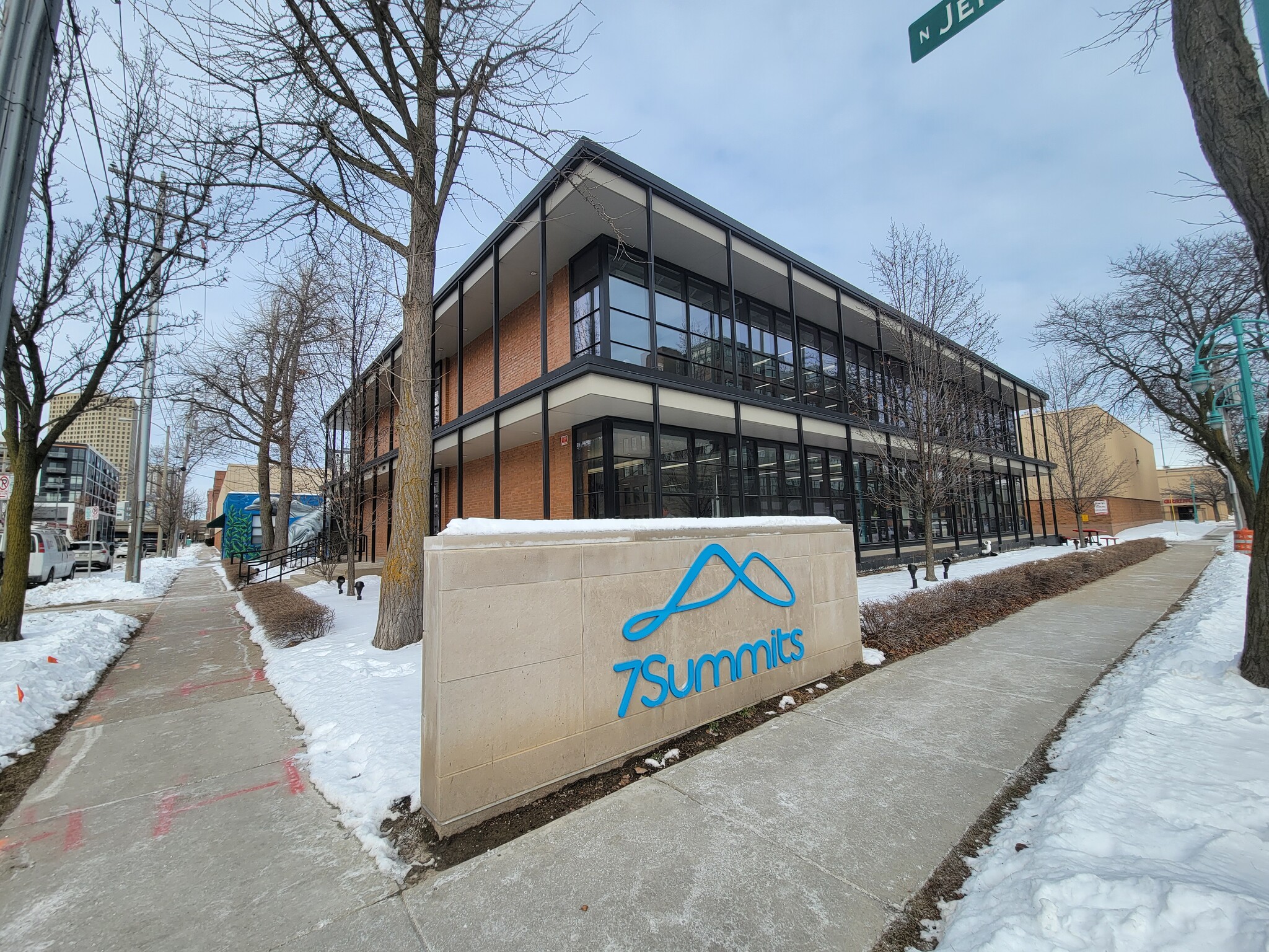 200 N Jefferson St, Milwaukee, WI for lease Building Photo- Image 1 of 11