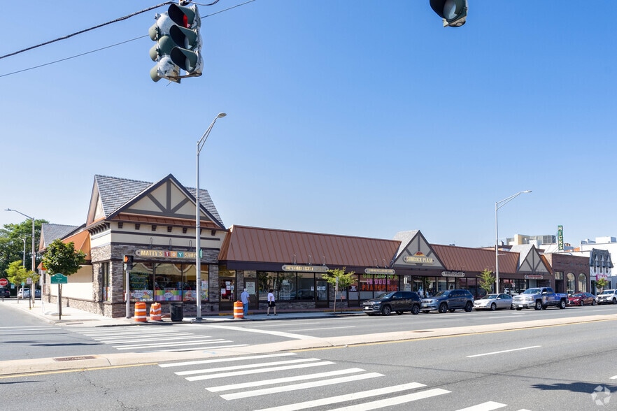 278-284 Sunrise Hwy, Rockville Centre, NY for lease - Building Photo - Image 2 of 10