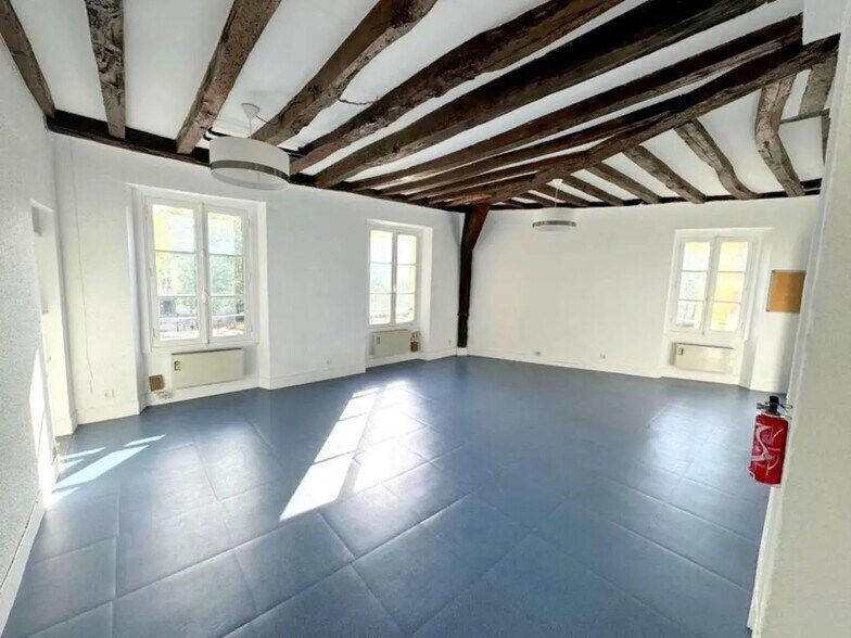 Office in Versailles for lease - Interior Photo - Image 2 of 11