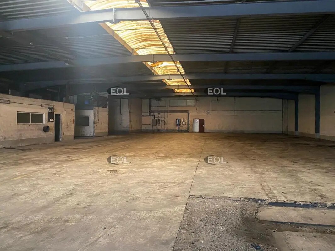 Industrial in Noisiel for lease Building Photo- Image 1 of 11