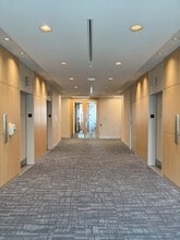 717 7th Ave SW, Calgary, AB à louer Photo intérieure- Image 2 de 4