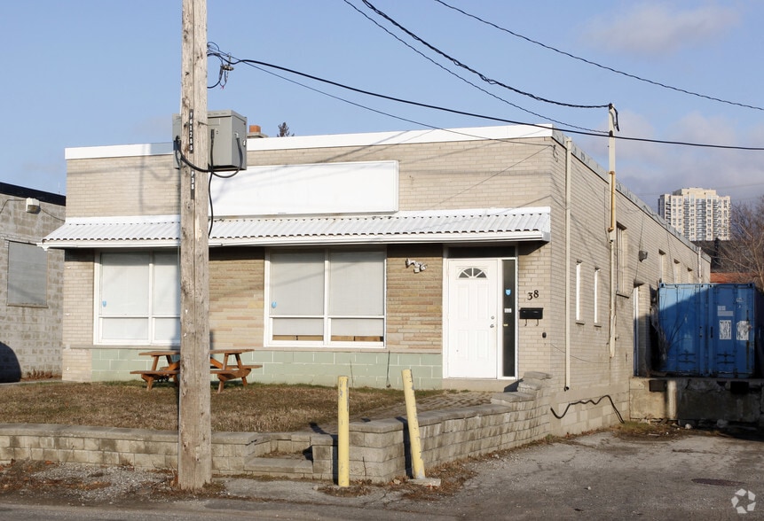 38 Chauncey Ave, Toronto, ON for sale - Building Photo - Image 2 of 3