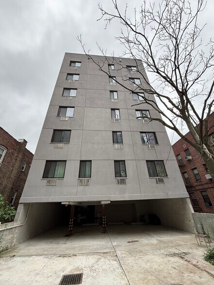 2116 Colonial Ave, Bronx, NY à vendre - Photo du bâtiment - Image 2 de 2