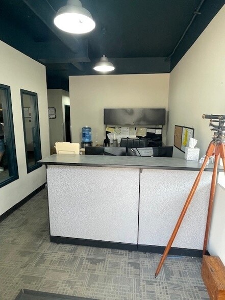 2601 S Hub Dr, Independence, MO à vendre - Photo du bâtiment - Image 3 de 14