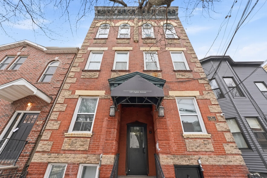 127 Ogden Ave, Jersey City, NJ à vendre - Photo principale - Image 1 de 11