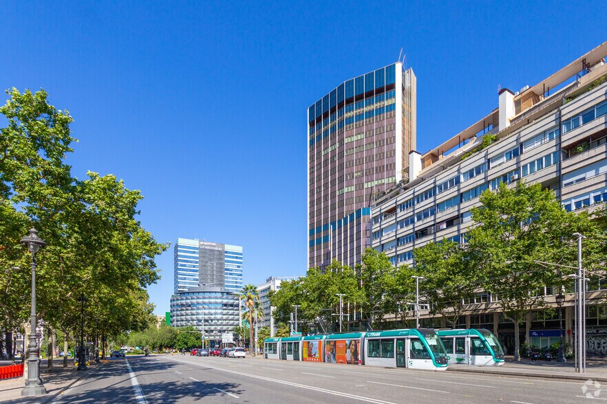 Plaça de Francesc Macià, Barcelone, Barcelona à louer - Photo du bâtiment - Image 3 de 15