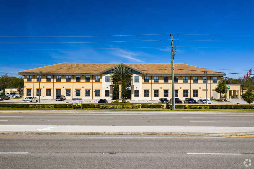 5101 Fruitville Rd, Sarasota, FL for lease - Building Photo - Image 2 of 8