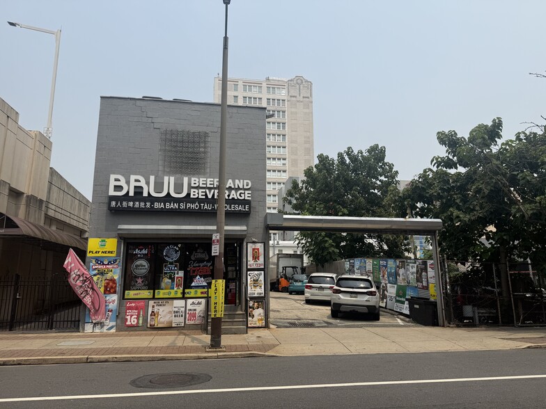 1107-1109 Race St, Philadelphia, PA for lease - Building Photo - Image 1 of 13