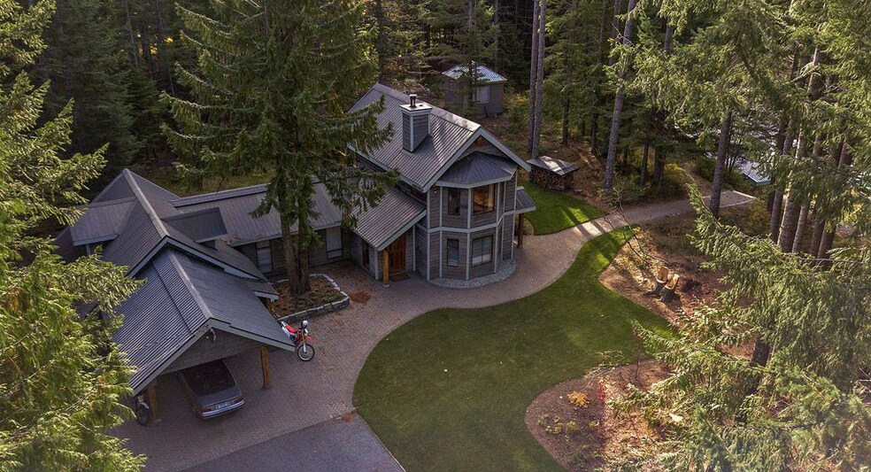 1201 Cheakamus Lake Rd, Whistler, BC à vendre - Photo du bâtiment - Image 2 de 11