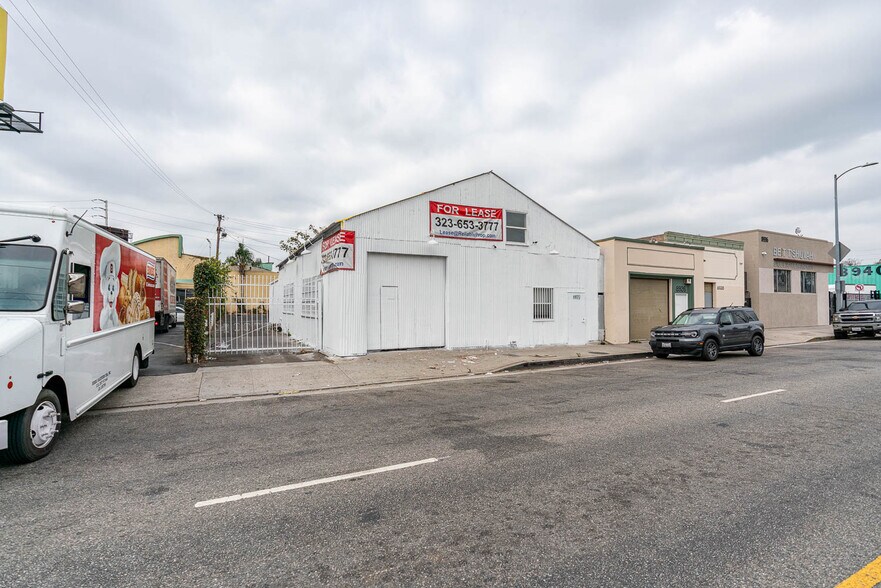 8922 National Blvd, Los Angeles, CA à louer - Photo du bâtiment - Image 1 de 25