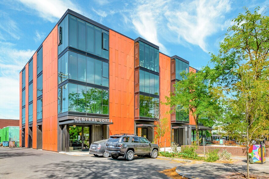 7373 N Philadelphia Ave, Portland, OR à louer - Photo du bâtiment - Image 2 de 17