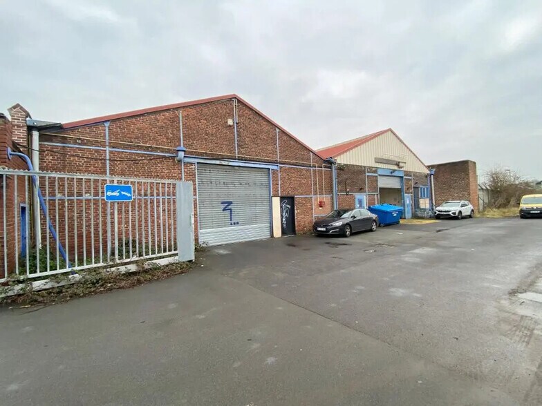 Flex in Lille for lease - Building Photo - Image 1 of 11