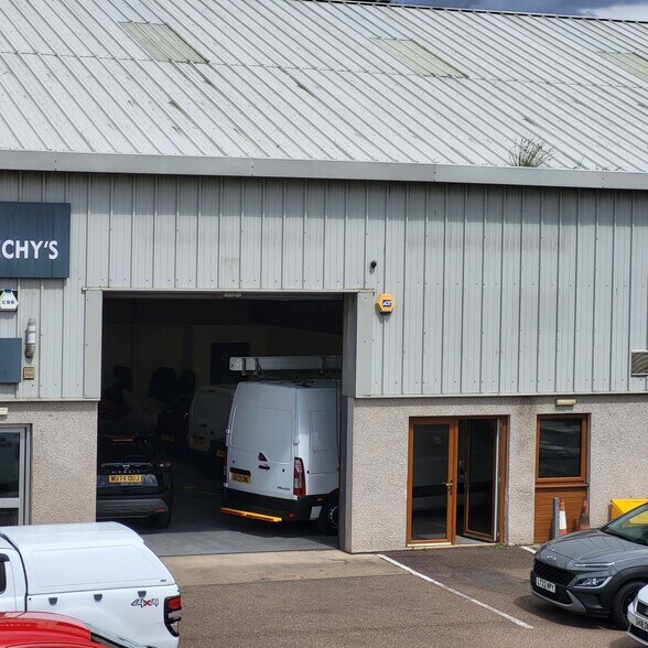 11-17 Linkwood Pl, Elgin à louer - Photo du bâtiment - Image 2 de 7