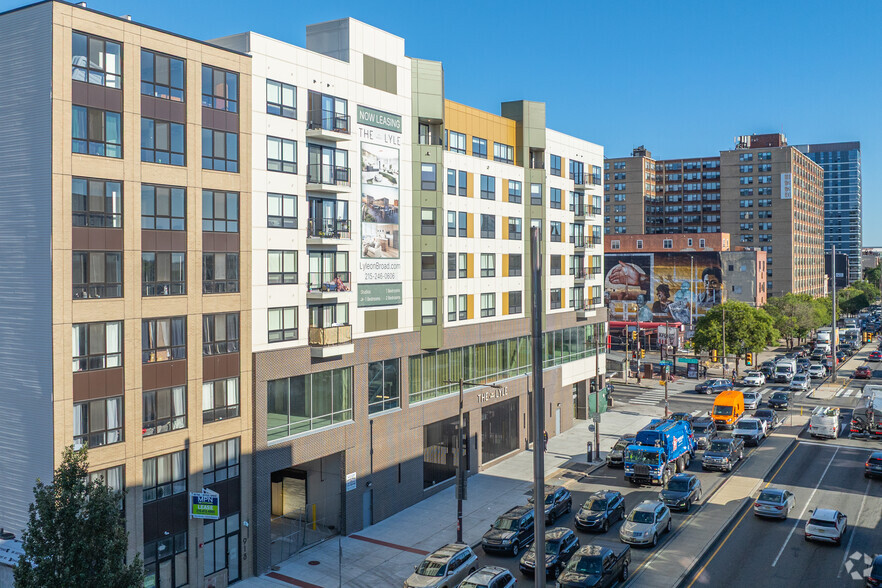 922 N Broad St, Philadelphia, PA for lease - Building Photo - Image 2 of 37