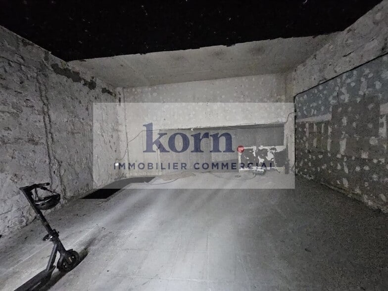 Retail in Paris for lease - Interior Photo - Image 3 of 4