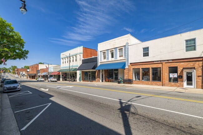 More details for 637-639 Washington St, Eden, NC - Retail for Sale