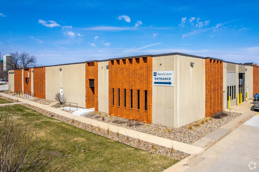 601 SW 9th St, Des Moines, IA for lease - Building Photo - Image 2 of 8