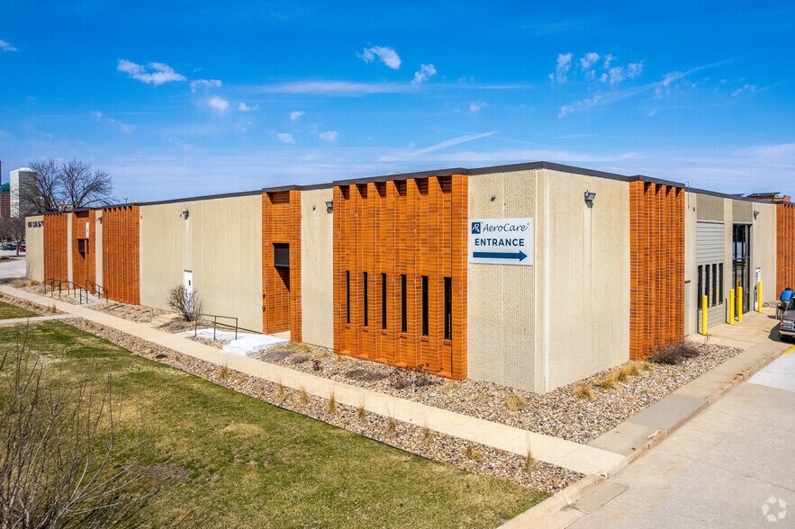 601 SW 9th St, Des Moines, IA à vendre - Photo du bâtiment - Image 3 de 19