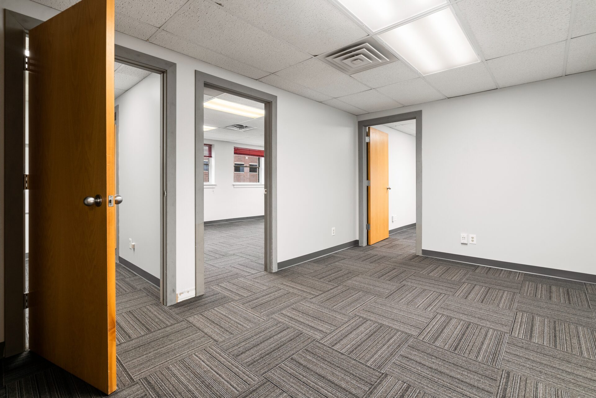 31 W Downer Pl, Aurora, IL for lease Interior Photo- Image 1 of 3