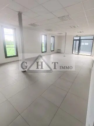 Bureau dans Buc à louer Photo du bâtiment- Image 1 de 4