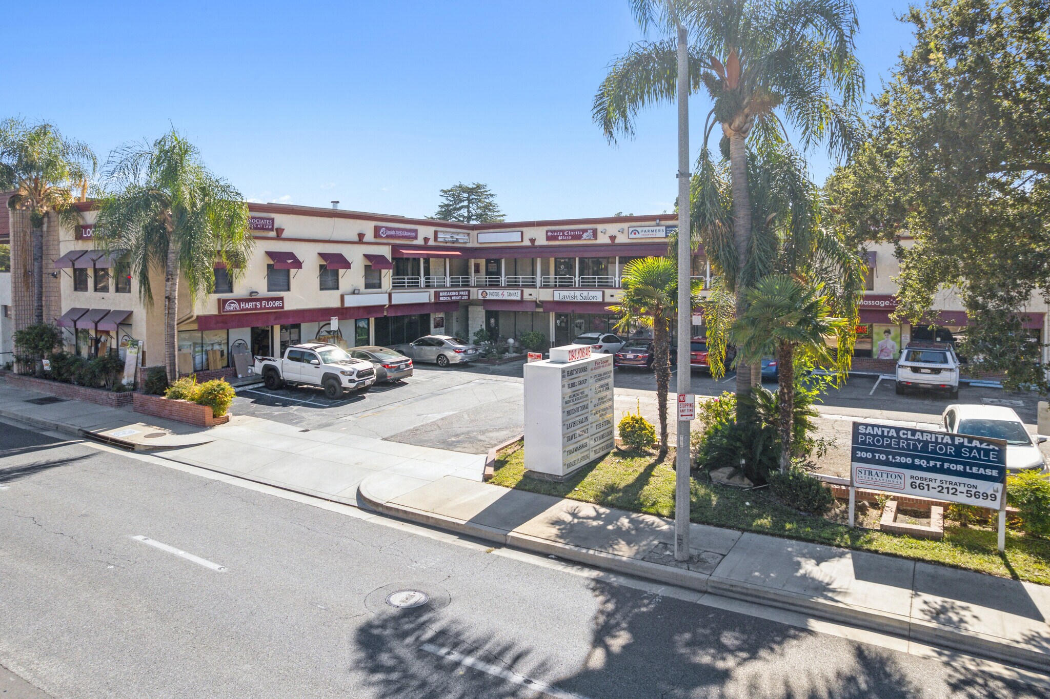 23942-23945 Lyons Ave, Santa Clarita, CA à louer Photo principale- Image 1 de 53